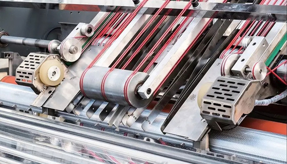OEM 5T Automatische het Golfkartonlamineerder van de Fluit Laminerende Machine