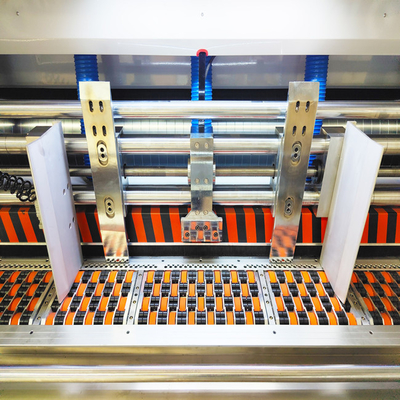 4 kleuren Golf de Drukmachine van Kartonflexo met het Inlassen van Matrijs die 250pcs/min snijden