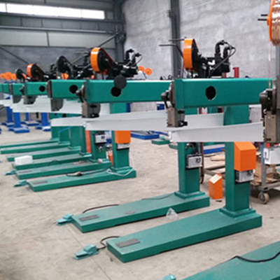 Aanpasbare kartonnen gegolfde doos Naaimachine Hoge duurzaamheid Hoge nauwkeurigheid