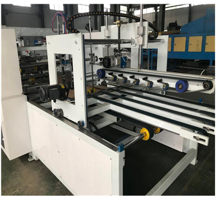 Hoog snelheid volledig automatische gegolfde doos naaimachine voor papierplaten