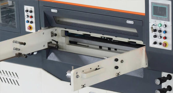 PLC Hydraulische Automatische Golfkarton Stansmachine met Rillen en Stansen met 5000 stuks/uur voor Golfkarton Stansmachine