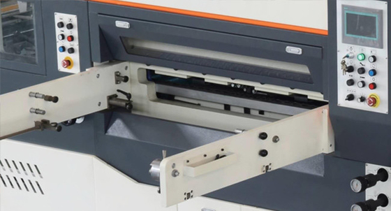 PLC de Hydraulische Automatische Vouwende Golfsnijmachine van de Kartonmatrijs