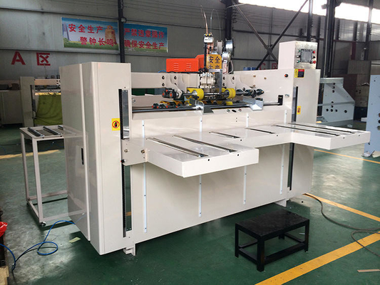 Het Kartonvakje van Mitsubishi Dubbele Servo Automatische Stikkende Machine voor Document Vakje het Maken