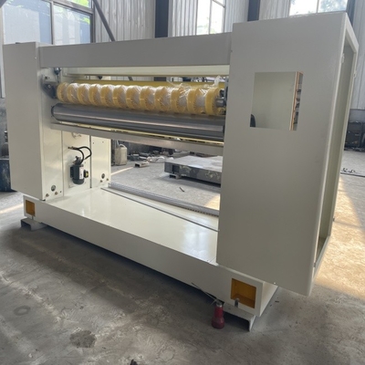NC-snijmachine voor gegolfde kartonproductielijn maakt gebruik van geïmporteerde servomotorsystemen