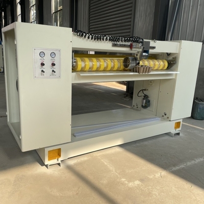 NC-snijdmachine voor de productie van gegolfd karton