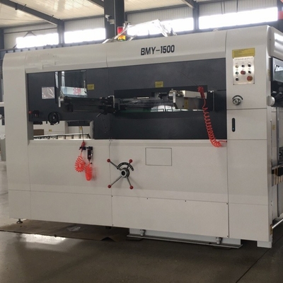 Precision PLC gecontroleerde witte/grijze gegolfde karton die cutter machine