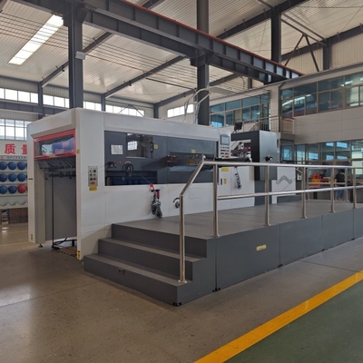 Computerized gegolfde karton die cutter met 4500 vellen / h snelheid en PLC-controle