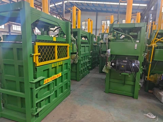 Afvalpapierbaler voor plastic verpakkingen type 20T Hydraulische mineraalwaterfles en kartonbaler