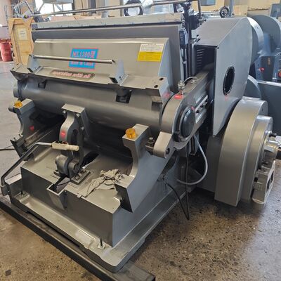 ML1200 Corrugated Carton Die Cutting Machine Continuous Function Electric Oil Supply Ideaal voor verpakkingsproductielijnen