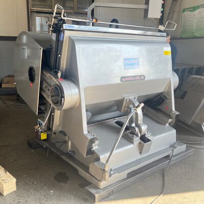 Snij snelheid 4800 tot 8000 vellen per uur Drijfsnijmachine voor gegolfde kartonnen met een nauwkeurigheid van plus of minus 075 millimeter