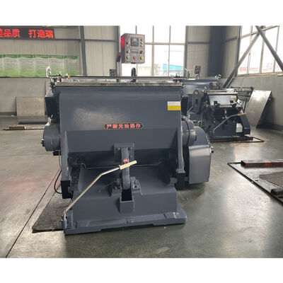 Flatbed Die Corrugated Carton Die Cutting Machine met handmatige voeding en aanpasbare kleuropties voor veelzijdige