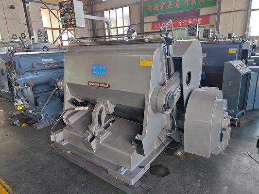 Semi-automatische ML1500 stansmachine met vier veiligheidsonderdelen en elektrische zuigplaatremkoppeling voor golfkarton