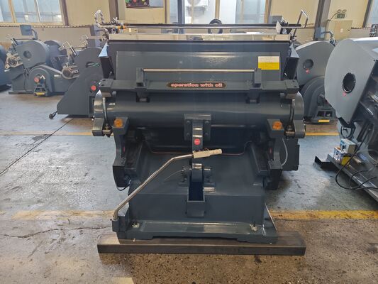 ML1100 half-automatische kartonnen rollensnijmachine met vier afdekkingsonderdelen en elektrische zuigplaatremkoppeling