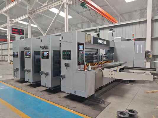 Automatische Flexo-Druk-En-Stansmachine met Randtoevoer, 100-130m/min Snelheid en Precisiedruk voor Golfkartonnen Dozen