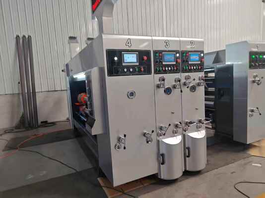 Automatische Flexo-Druk-En-Stansmachine met Randtoevoer, 100-130m/min Snelheid en Precisiedruk voor Golfkartonnen Dozen