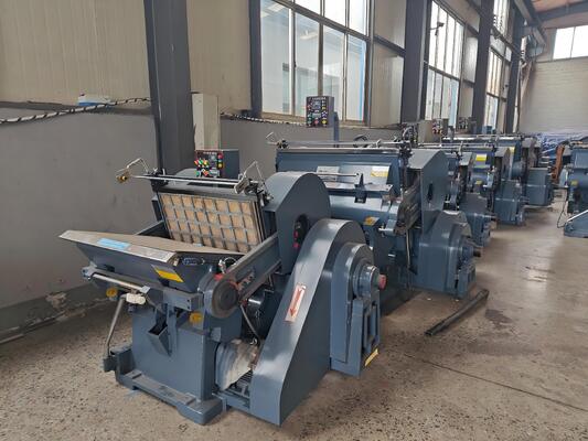 ML750 Semi-automatische golfkartonnen stansmachine met elektrische zuigplaat, remkoppeling en vier veiligheidsonderdelen voor veilige werking
