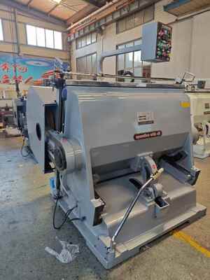 ML1500 semi-automatische stansmachine met maximale grootte van 1500 mm, vier veiligheidssystemen en handmatige papierinvoer