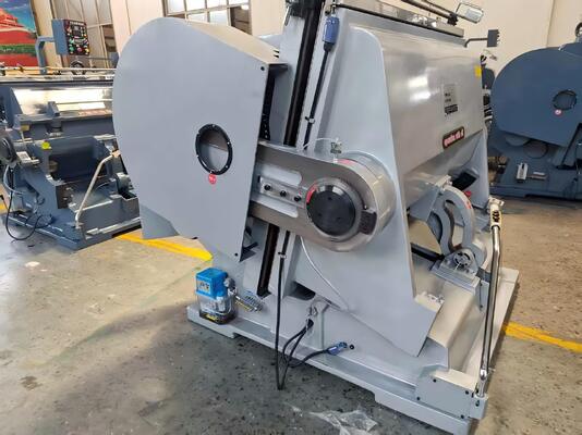 ML1500 half-automatische kartonnen rollensnijmachine met elektrische zuigplaatremkoppeling en vier beveiligingsonderdelen voor 1500 × 1050 mm maximale effectieve afmeting
