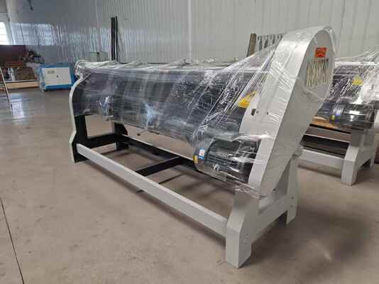 High-Speed 40 Pieces/min Gekrompen Rotary Slotter Machine met 2500mm maximale plaatbreedte en nauwkeurige hoek-snijgrootte 0-60x350