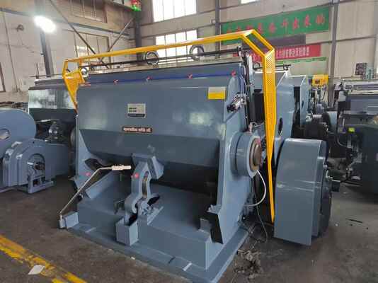 ML1400 Halfautomatische kartonnen matrassnijmachine met elektrische zuigplaatremkoppeling en vier beveiligingsonderdelen voor grotere veiligheid